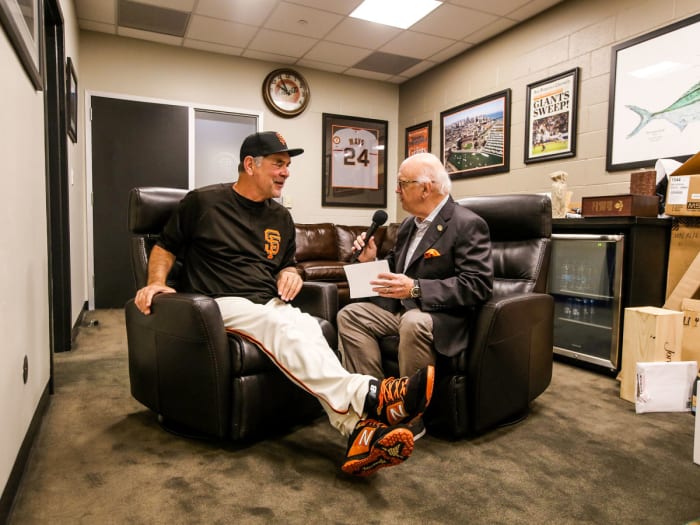 Jon Miller interviews former manager Bruce Bochy